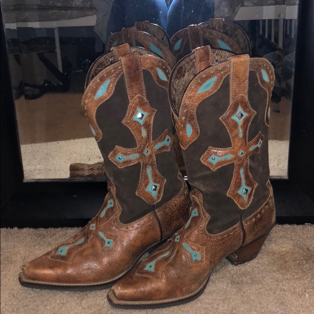 barely worn ariat boots!!